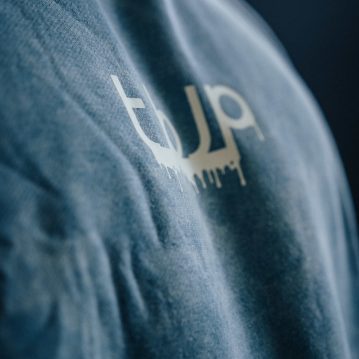 tbJP Drip Logo Sweater in Blue Green with Cream Logo - UTILITY01 - Imagem 5