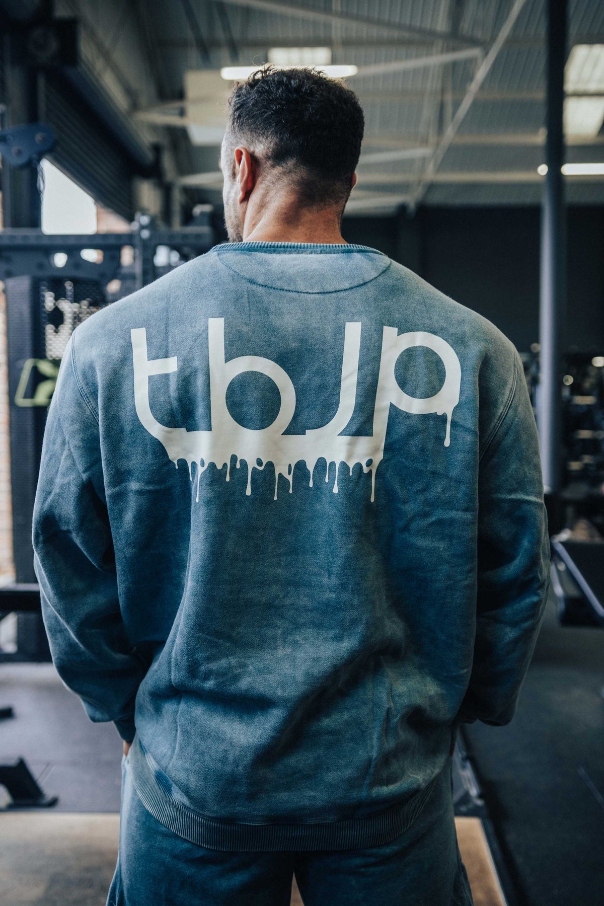 tbJP Drip Logo Sweater in Blue Green with Cream Logo - UTILITY01 - Imagem 4