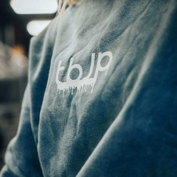 tbJP Drip Logo Sweater in Blue Green with Cream Logo - UTILITY01 - Imagem 6