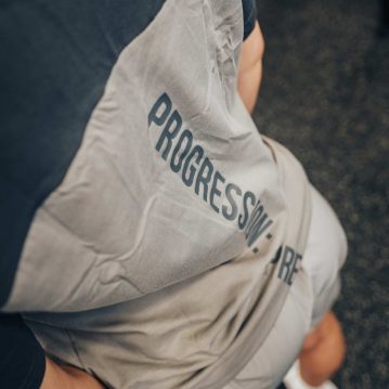 Set In Sleeve Tshirt - Vertical back logo, Grey & Dark Grey - UTILITY01 - Imagem 6