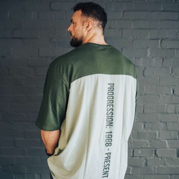Set In Sleeve Tshirt - Vertical back logo, Sage & Pine - UTILITY01 - Imagem 3