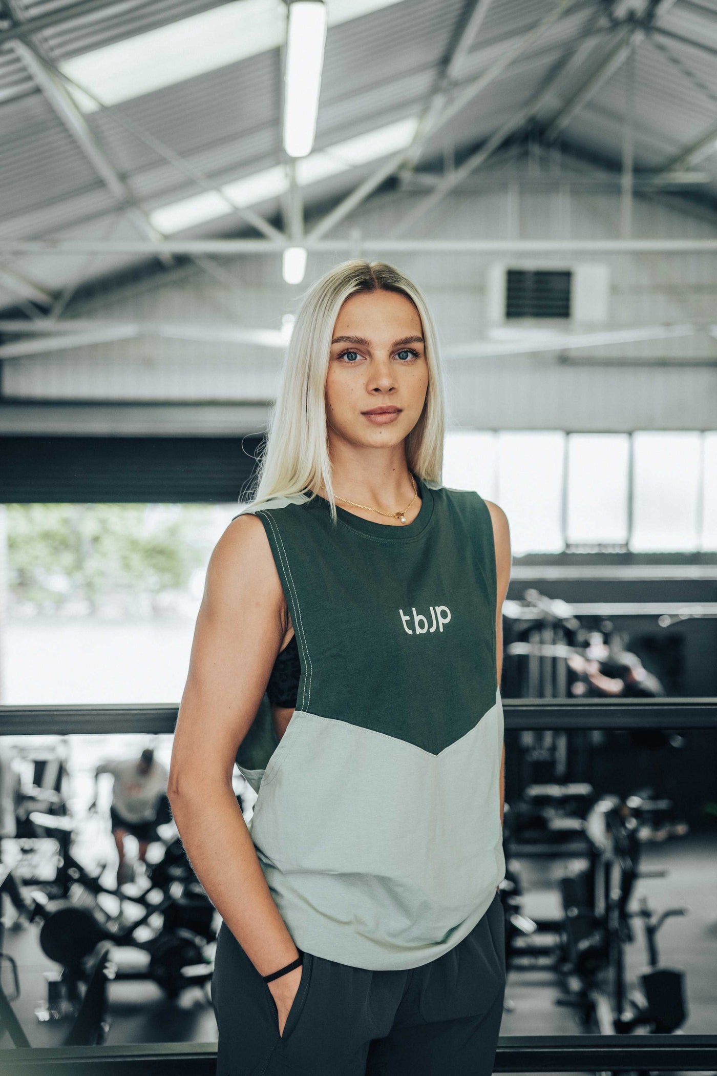Sleeveless Tshirt Vest with vertical back stripe, in Sage & Pine - UTILITY01 - Imagem 3