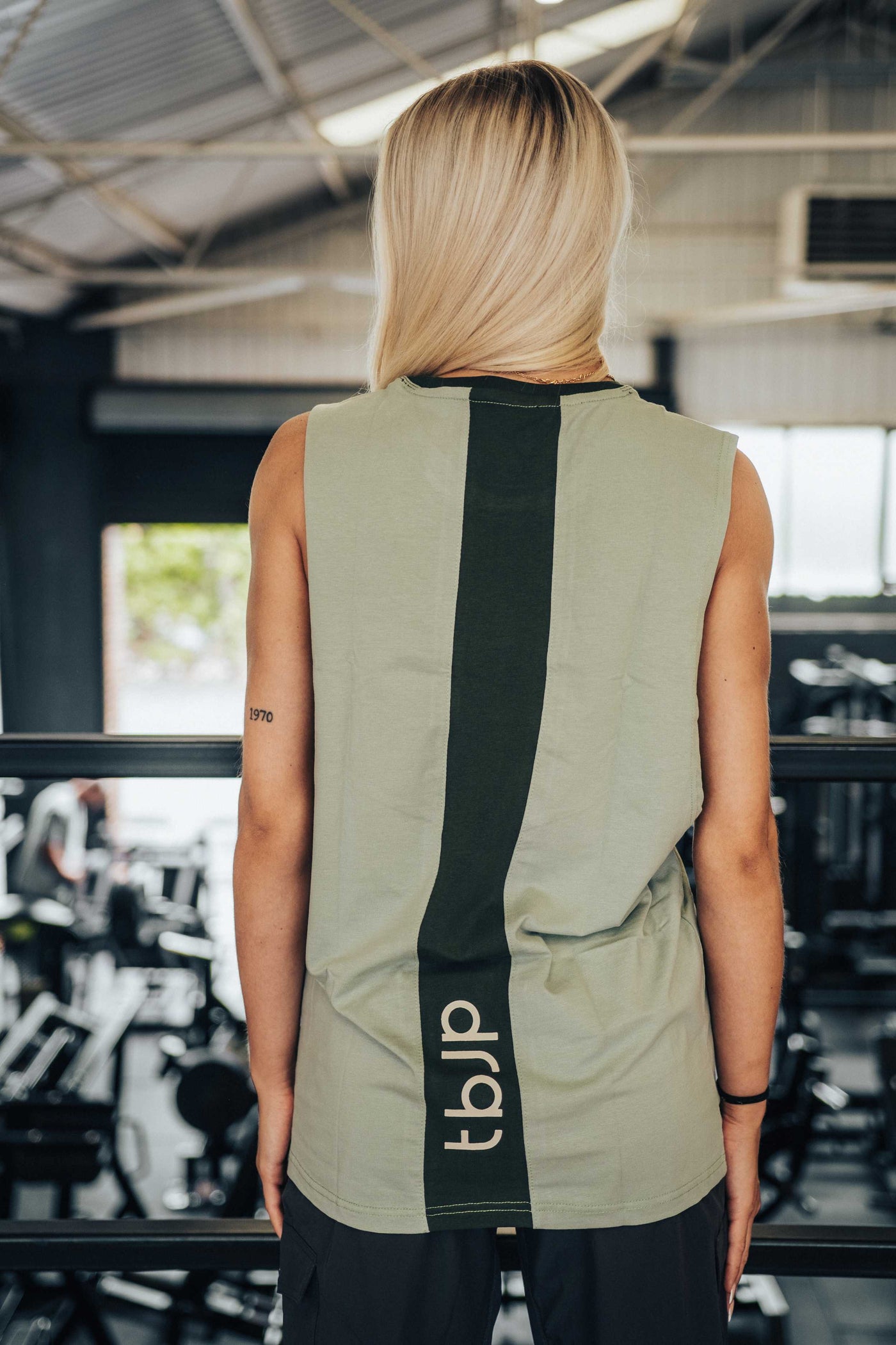 Sleeveless Tshirt Vest with vertical back stripe, in Sage & Pine - UTILITY01 - Imagem 4