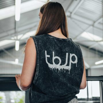 tbJP Drip Logo Vest in Black with a Light Grey Logo - UTILITY01 - Imagem 7