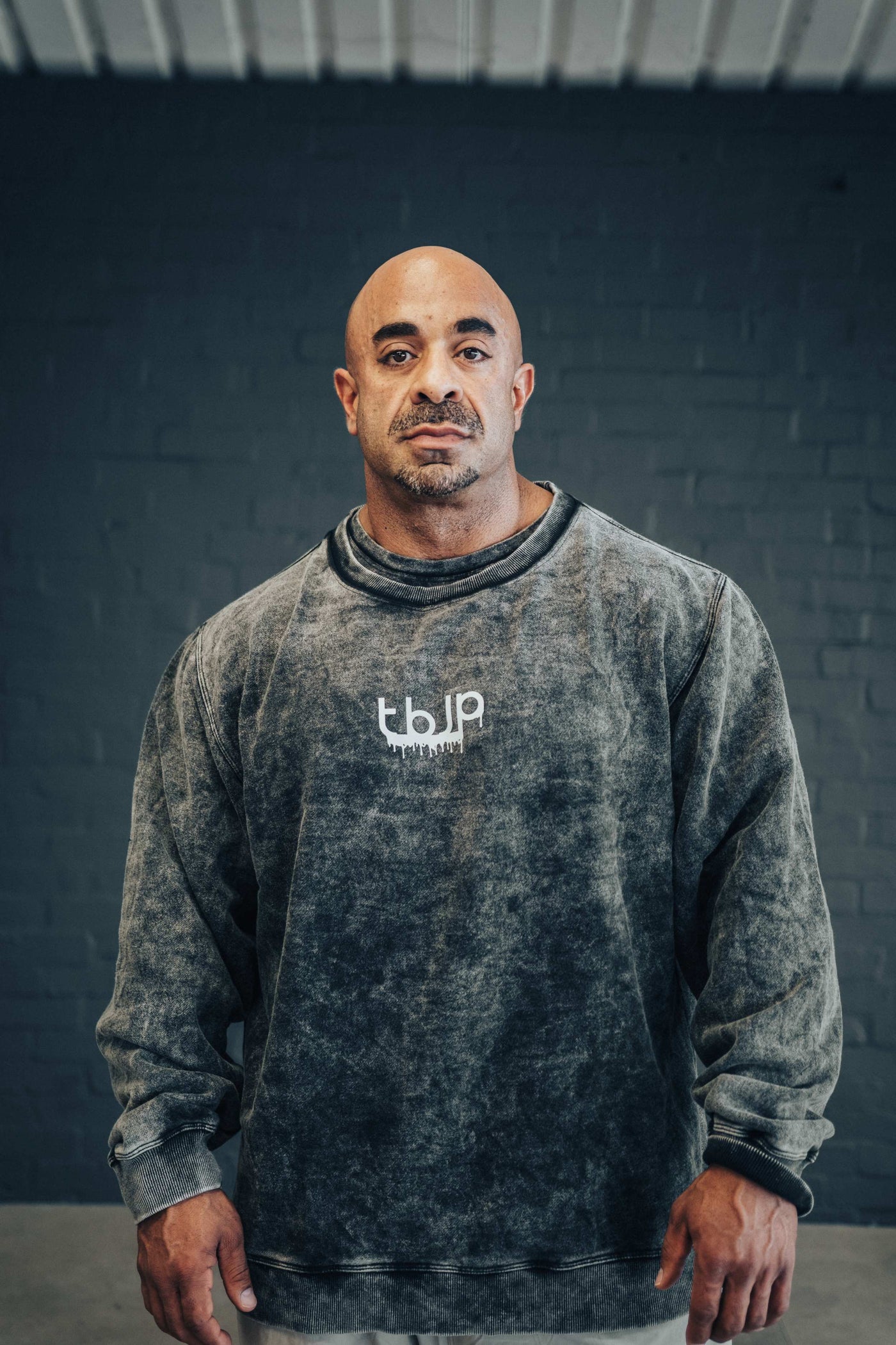 tbJP Drip Logo Sweater in Black with a Light Grey Logo - UTILITY01 - Imagem 7