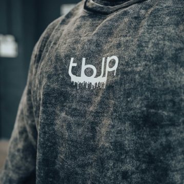 tbJP Drip Logo Sweater in Black with a Light Grey Logo - UTILITY01 - Imagem 6