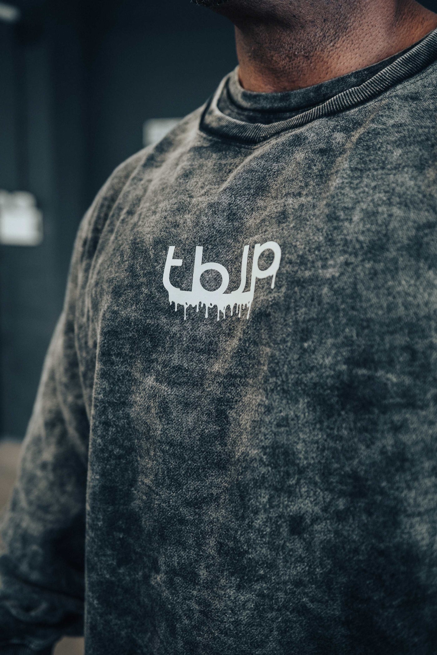 tbJP Drip Logo Sweater in Black with a Light Grey Logo - UTILITY01 - Imagem 6