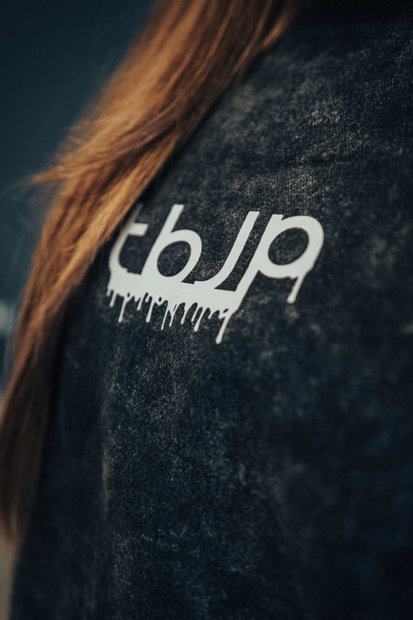 tbJP Drip Logo Sweater in Black with a Light Grey Logo - UTILITY01 - Imagem 9