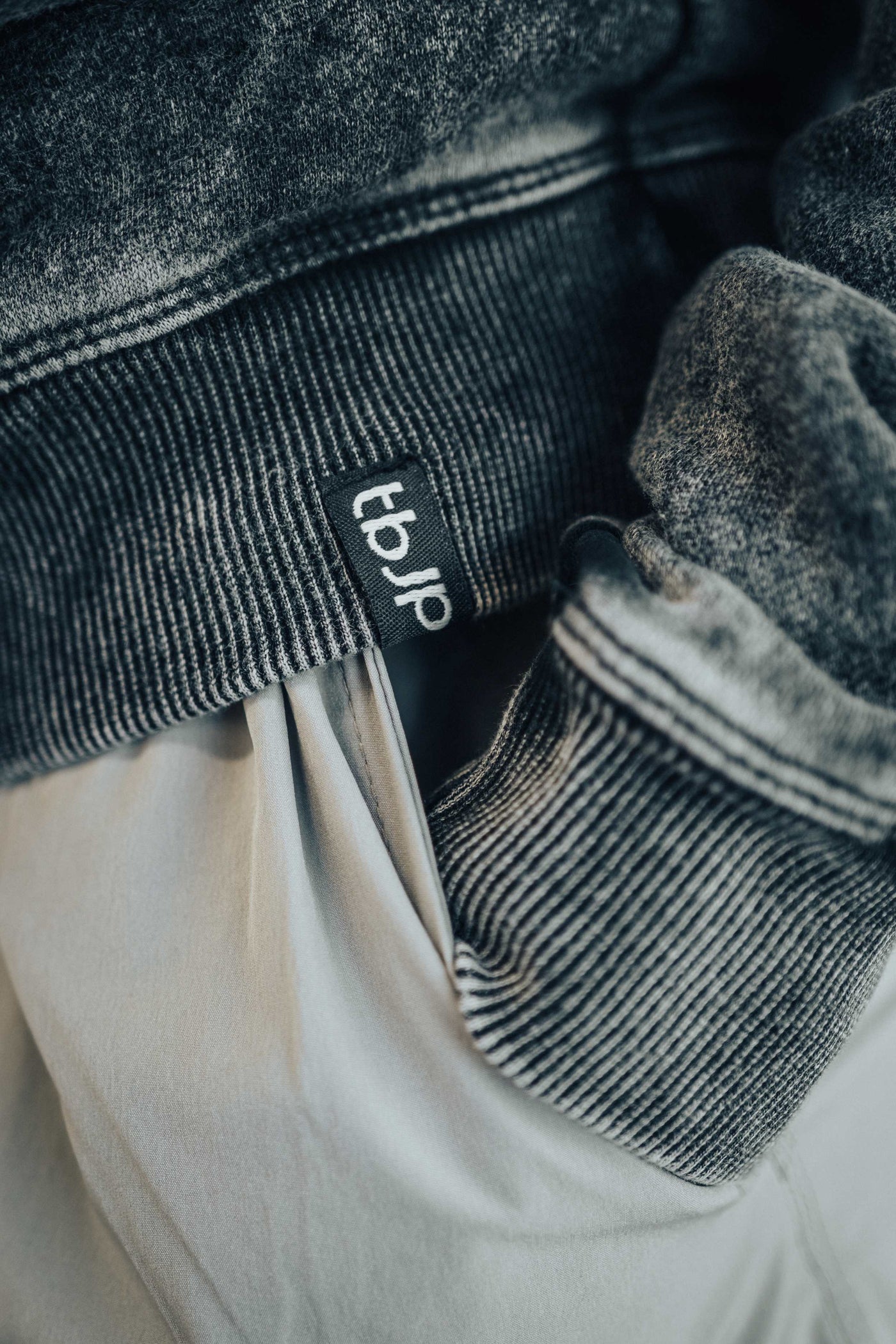 tbJP Drip Logo Sweater in Black with a Light Grey Logo - UTILITY01 - Imagem 8