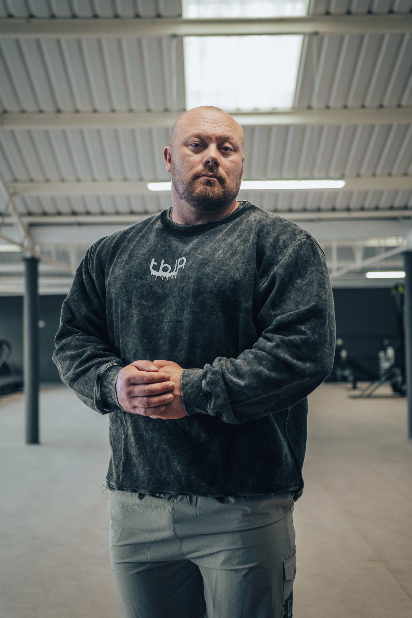 tbJP Drip Logo Sweater in Black with a Light Grey Logo - UTILITY01 - Imagem 2