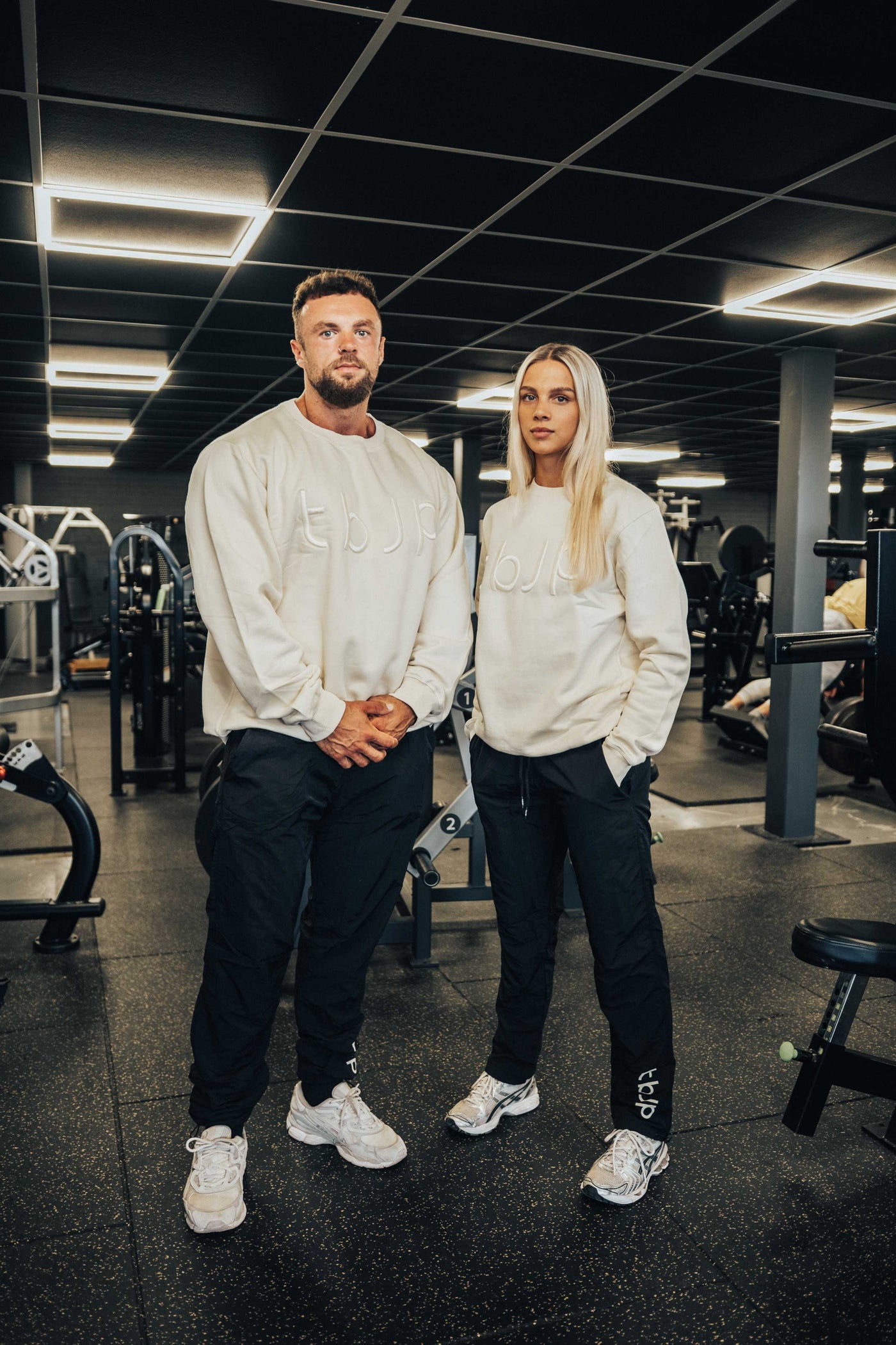 Tapered Joggers with Drawstring cord cuffs in Black - UTILITY01 - Imagem 2